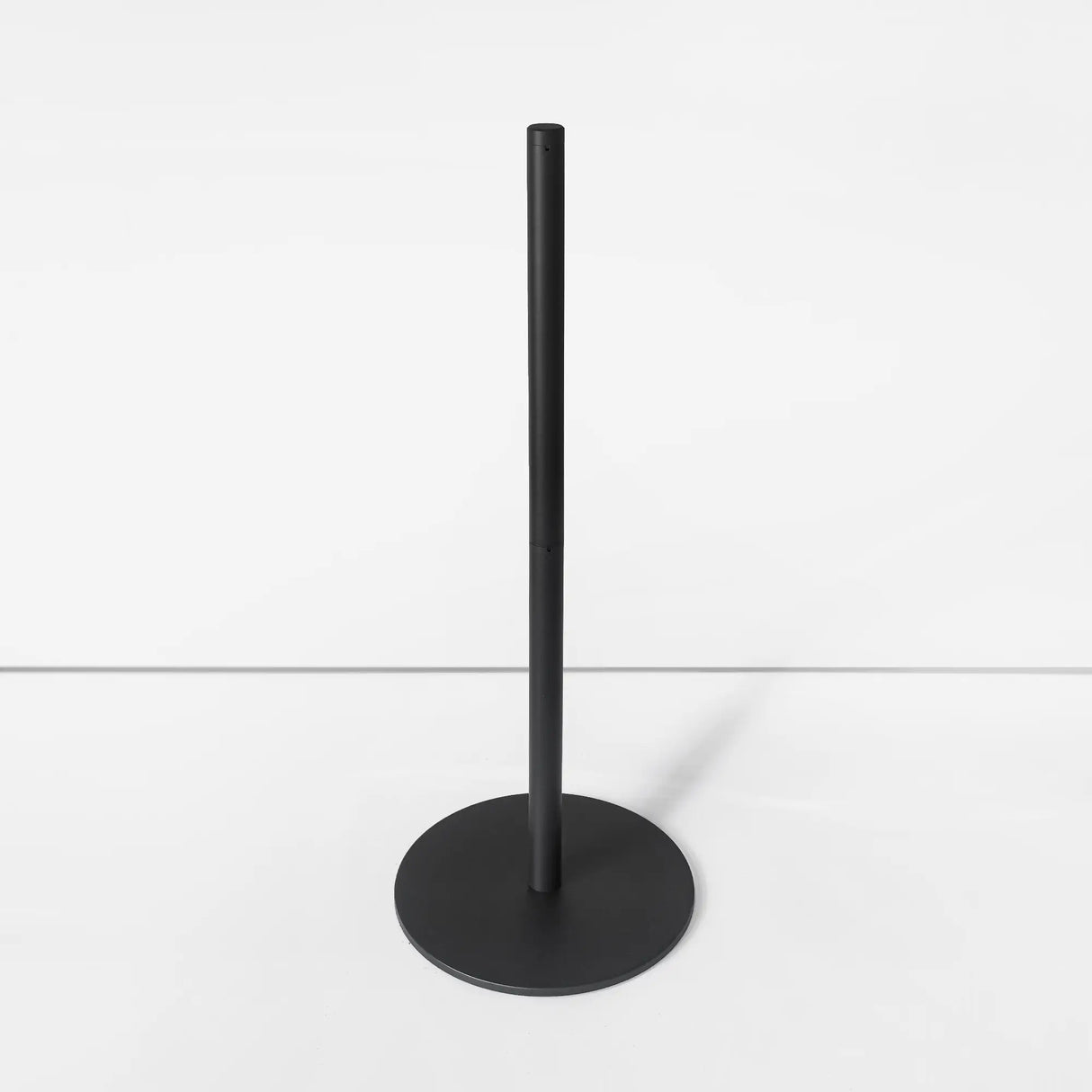 Minimalist Cord Barrier for Unobstructed Viewing in museum