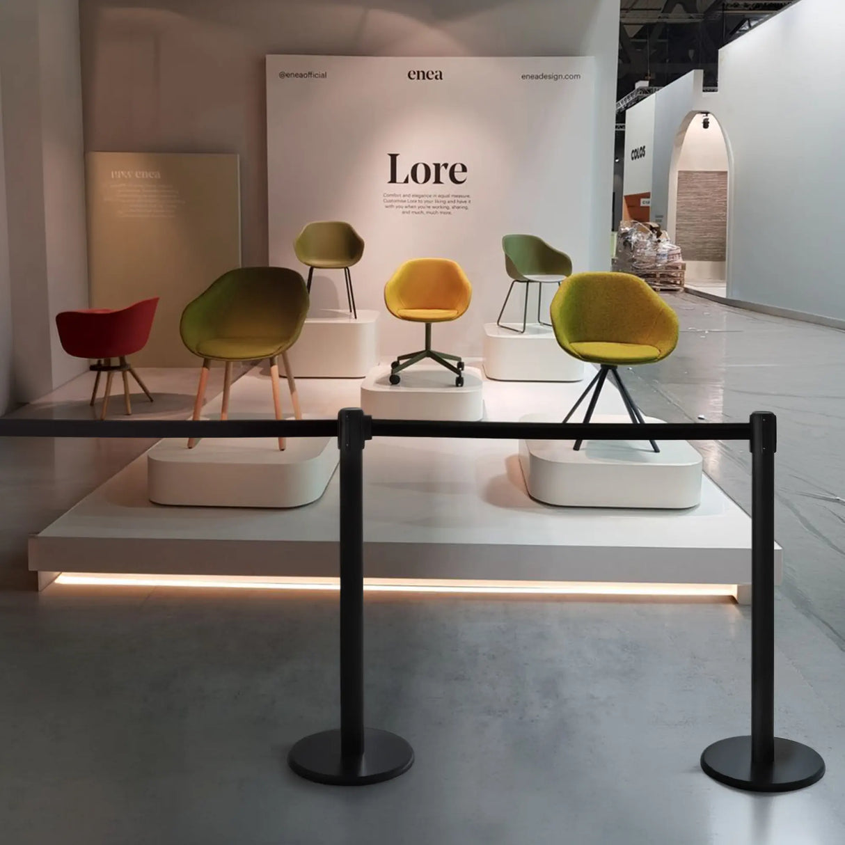 crowd control stanchion for exhibition